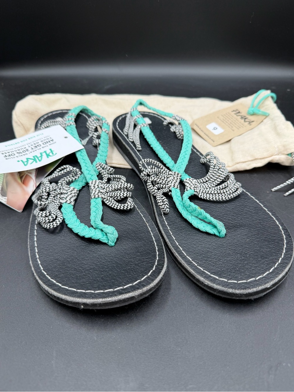 NWT Plaka Green Blk/Wht Chevron Striped Strappy Flat Sandals Womens Size 9